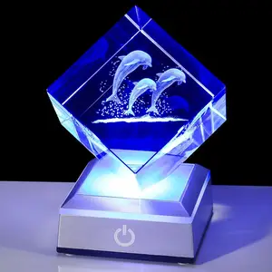 Onore di cristallo 3D cornice fotografica incisa a Laser regali di incisione delfino cubo di cristallo bianco cubo di cristallo con luce a Led Base