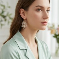Boucles d'oreilles pendantes JinSpark 'Celestial Chime' en or véritable plaqué 18 carats avec cristaux blancs, inspirées des carillons éoliens, à pampilles multicouches