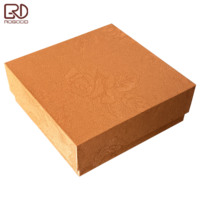 ROGOOD Boîte à bijoux en papier spécial gaufré avec grande rose en bronze, rainure en V, couvercle et base à angle droit, 100*100*35mm, P2239