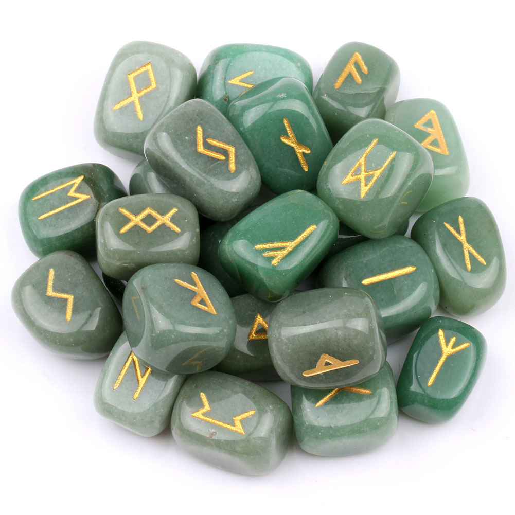 Vendita calda gemme verde avventurina Rune Stones Set scritte pagane incise con libretto di istruzioni e custodia in velluto