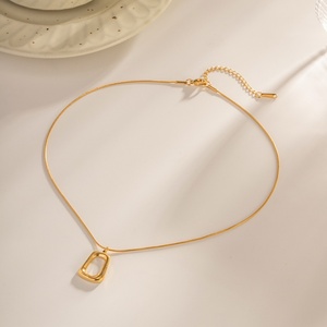 Collier Géométrique Tendance en Acier Inoxydable, Pendentif Trapézoïdal Créatif, Chaîne Serpent pour Femme, Fabricant de Bijoux Dorés - Product Image 3
