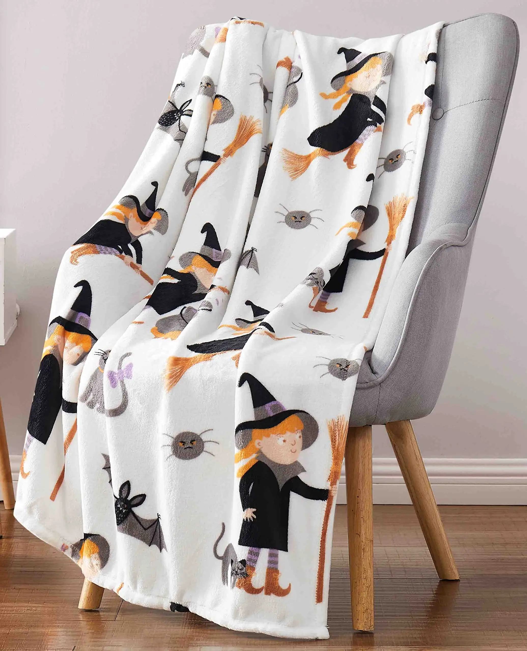 Haunted Halloween Spider Webs Witch's Hat Black Bats And Decorated Pumpkins Print Soft Velvet Fleece Throw Blanket For Sofa