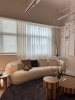 Canapé en tissu blanc de style minimaliste italien, ensemble de canapés durables à trois places disposées en ligne droite pour salons