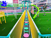 Équipement de parc d'attractions commercial robuste en plastique et acier pour aire de jeux d'aventure pour enfants