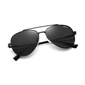 Gafas de Sol Aviador Polarizadas para Hombre, Color Gris Humo, Protección UV400, Montura Completa, Lentes TAC, Estilo Metálico Negro - Product Image 1