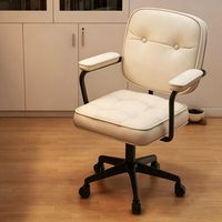 Chaise de bureau ergonomique moderne en cuir réglable avec dossier et accoudoirs, confortable pour les longues sessions de travail à domicile