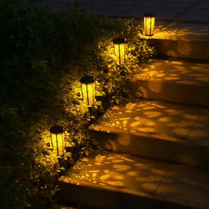 Lámpara de Jardín RGB para Exteriores, Poste de Luz Solar, Luces Decorativas para Jardín, Diseño Único, IP65 - Product Image 2