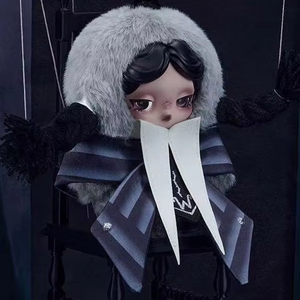 100% autentico SKULLPANDA mercoledì con ciondolo in peluche Nevmore versione uniforme universitaria scatola per ciechi per ascensori - Product Image 1