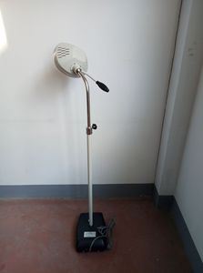 GINEE MEDICAL Interrupteur à <span class=keywords><strong>pied</strong></span> <span class=keywords><strong>sur</strong></span> la base Affichage de l'indicateur d'alimentation et doubles fusibles pour la protection Lumière d'examen - Product Image 4