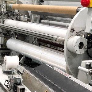Rollo de Película Elástica de PE de Alta Elasticidad, Longitud Personalizada, Ancho de 500 mm, Película Protectora de Grado Industrial para Envoltura Logística - Product Image 5