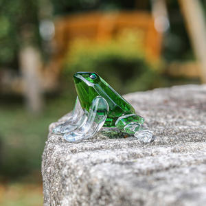 Petite boule de cristal verte, figurine écologique, presse-papiers, centre de table, ornement, collection d'animaux, décoration de la maison, cadeau - Product Image 3