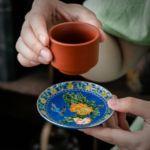 แผ่นรองแก้วชาเคลือบโลหะทรงกลม ยี่ห้อ Cloisonn อุปกรณ์เสริมสำหรับพิธีชงชา สำหรับชุดน้ำชายามบ่าย แผ่นรองกันความร้อน - Product Image 3