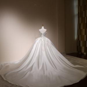 فستان زفاف فاخر أزرق مللكي بياقة حبيبة أكمام قصيرة عاري الظهر بطول الأرض ثوب كرة دانتيل قطار كاتدرائية - Product Image 4