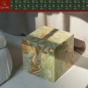 Mesa Auxiliar de Ónix Verde con Acabado Artesanal GOLDKING para una Zona de Estar Moderna y una Atmósfera Tranquila en el Hogar - Product Image 2
