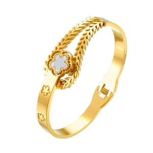 Nuova moda Trending 18K placcato PVD acciaio inossidabile portafortuna trifoglio <span class=keywords><strong>gioielli</strong></span> donna braccialetti in acciaio inox - Product Image 1