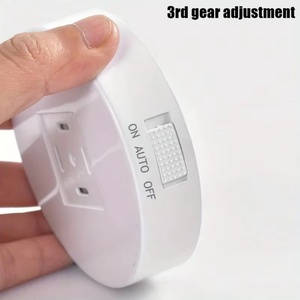 ไฟตู้เสื้อผ้าแบบ LED ควบคุมด้วยเซ็นเซอร์ ดีไซน์ทันสมัย เรียบง่าย - Product Image 4