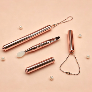 Pinceau de maquillage double embout or rose avec embout en silicone et poils synthétiques pour l'application de rouge à lèvres - Product Image 6