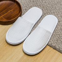 Chaussons d'hôtel jetables personnalisés blancs en tissu éponge écologique et polaire corail à bout ouvert pour invités