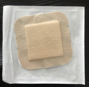 Medicazione ad alta assorbenza per ferite impermeabile in schiuma di Silicone con bordo per ulcera a pressione - Product Image 6