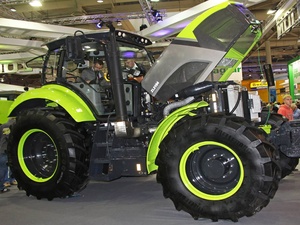 Tracteur agricole compact RD254 25 CV avec moteur diesel 3 cylindres à couple élevé, direction hydraulique, maniement facile pour terrains en pente - Product Image 4