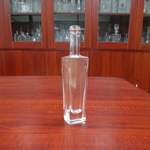 Bouteille en verre miniature personnalisée de 50 ml pour gin, <span class=keywords><strong>mezcal</strong></span> et autres alcools, à fond épais et carré - Product Image 4