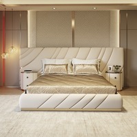 Lit de luxe moderne avec finitions dorées, lit plateforme rembourré à rayures ondulées, mobilier de chambre haut de gamme pour villa, aucun sommier tapissier nécessaire