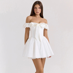 Abito da donna XY personalizzato in stile francese, modello A-line, monospalla, con maniche a volant, fiocco in pizzo e vita arricciata, stile principessa - Product Image 1