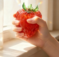 En stock : Jouet anti-stress en forme de fraise, en TPR malléable, rempli de vaseline, boule de décompression à presser à la main, faite à la main