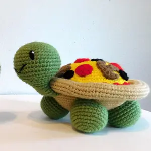 Brinquedo de crochê feito à mão tartaruga de pelúcia padrão de crochê Henrique a tartaruga de pizza com página para colorir brinquedo de animal de malha bonito