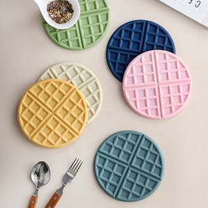 Tapis de table en silicone antidérapant et résistant à la chaleur, coussin isolant épais pour table à manger – Offre Spéciale - Product Image 1