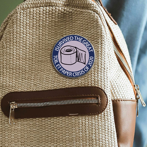 Я пережил большой кризис туалетной бумаги, 2020 эмалированная булавка, забавная брошь, значок на лацкан для вечеринки, ювелирный подарок, оптовая продажа - Product Image 3