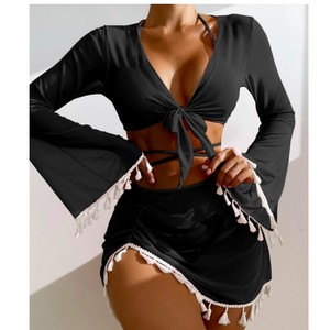 Nouvel ensemble quatre pièces conservateur européen et américain 2025 – Blouse en mousseline unie <span class=keywords><strong>à</strong></span> col en V avec pompons et jupe courte en maille, style bikini - Product Image 3
