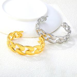 Bracelet manchette ouvert en acier inoxydable plaqué or 18 carats, motif vague martelée irrégulière, étanche, pour femme, vente en gros - Product Image 5