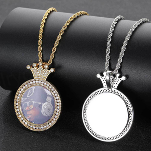 Collier pendentif photo ovale en argent sterling plaqué or, personnalisé avec gravure de couronne, bijoux de haute qualité - Product Image 5