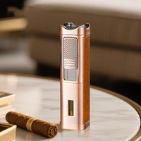 Briquet à triple flamme coupe-vent avec coupe-cigare intégré et support, torche au butane portable pour amateurs de cigares et usage avec cigarettes
