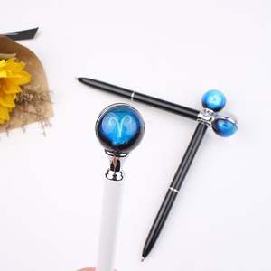 Bolígrafo Metálico con Diseño de Constelaciones y Logotipo - Product Image 3