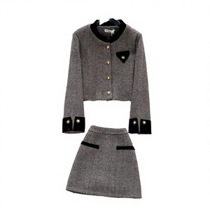 Conjunto de 2 piezas casual tejido de invierno para mujer: Top y falda midi de cintura alta, estilo romano, de lana peinada, al por mayor - Product Image 2