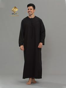 Túnica árabe para hombre, material suave, estilo omaní, diseño moderno de manga larga, elegante apariencia negra - Product Image 1