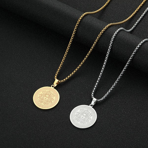 Nuevo disco grabado colgante mitología griega joyería Gorgon Medusa oro griego collares de acero inoxidable regalos para mujeres - Product Image 2