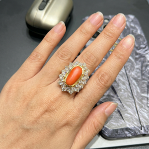 Anillo de compromiso elegante en oro, sencillo y elegante, con acabado brillante, para uso diario, regalo de joyería para momentos especiales. - Product Image 4