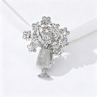 Broche en alliage de strass en forme de feuille, élégante et polyvalente, pour femme, idéale pour le quotidien et le travail, vente en gros