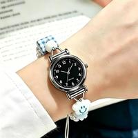 Montre à quartz pour femme avec cadran rond minimaliste, bracelet en corde tressée avec perles acryliques, montre-bracelet décontractée pour étudiantes