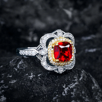 Luxe Rétro Bijoux De Luxe Simulation De Luxe Mozambique Pigeon Sang Rouge Rubis Anneaux Iris Conception Argent Couleur Anneau Pour Les Femmes