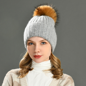 <span class=keywords><strong>Bonnet</strong></span> d'hiver pour femmes de nouveau style conçu en usine sur mesure en vrai <span class=keywords><strong>cachemire</strong></span> tricoté crâne casquette Pom Pom rayures à revers bonnets chics - Product Image 2