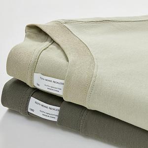 <span class=keywords><strong>T</strong></span>-<span class=keywords><strong>Shirt</strong></span> 100% Coton Vente en Gros Logo Personnalisé DTF <span class=keywords><strong>T</strong></span>-<span class=keywords><strong>Shirt</strong></span> Tricoté Brillant <span class=keywords><strong>T</strong></span>-<span class=keywords><strong>Shirt</strong></span> Lourd Épaules Tombantes Coupe Boxy Cropped Pour Homme - Product Image 4