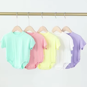 Mono de bebé unisex de verano de manga corta con monograma, tipo burbuja, talla grande, para gatear, fabricante mayorista - Product Image 1