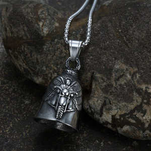 Ciondolo Portafortuna a <span class=keywords><strong>Campanella</strong></span> con Ali d'Angelo Gotiche e Motivo Motociclistico in Acciaio Inox per Uomo - Product Image 3