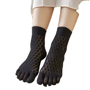Zhuji ถุงเท้าข้อสั้นสำหรับผู้หญิง,ถุงเท้าตาข่ายเนื้อบางซึมซับเหงื่อระบายอากาศได้ดีมี5นิ้วมองไม่เห็นสำหรับใส่ในฤดูร้อน
