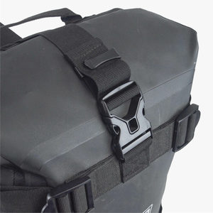 摩托车探险硬壳干燥包 黑色 EVA 碳纤维 13L*2 中号（1 对） - Product Image 4