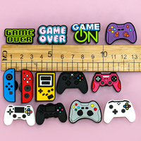 OEM pesanan khusus sepatu bertema Game jimat MOQ rendah PVC lembut grosir pengendali imut desain kucing dekorasi sepatu untuk anak-anak & remaja
